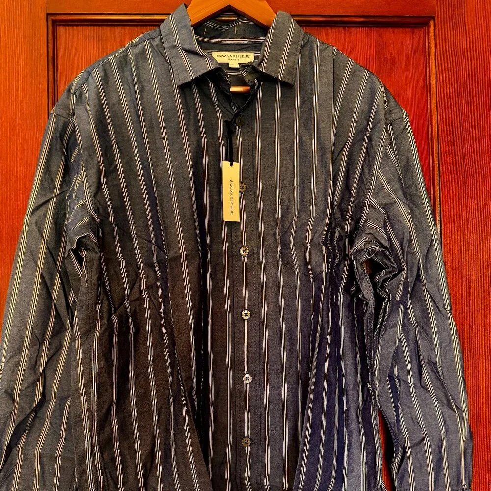 Banana Republic Relaxed Fit Washed Cotton Poplin Shirt. Size Medium NWT
